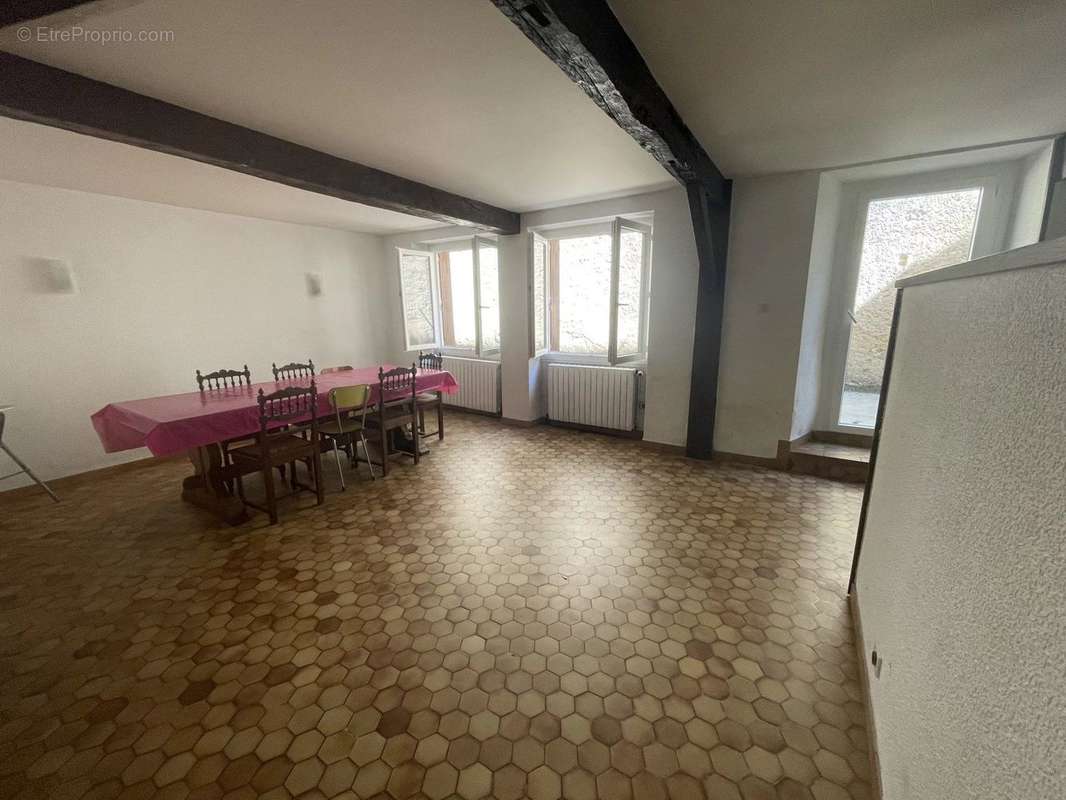 Maison à VIC-FEZENSAC