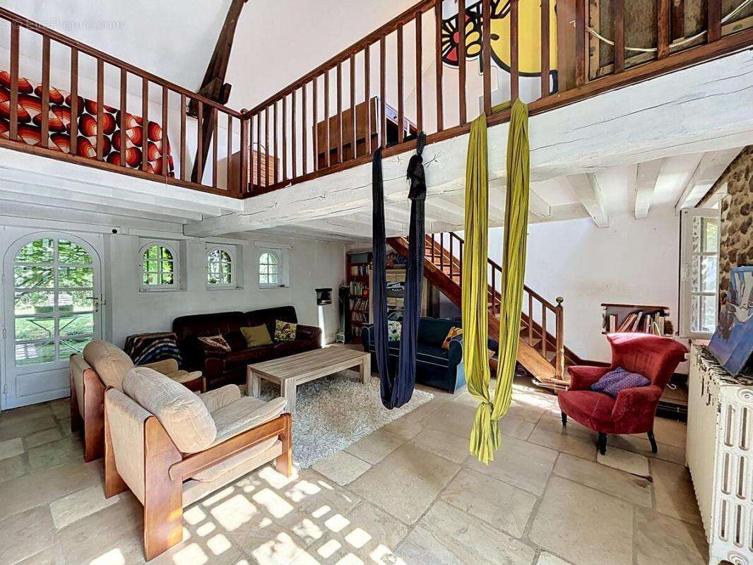 Maison 135 m² à Arpheuilles-Saint-Priest  - photo 2