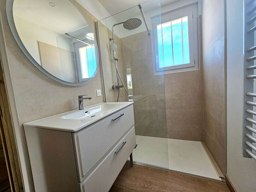Appartement à LA CRAU