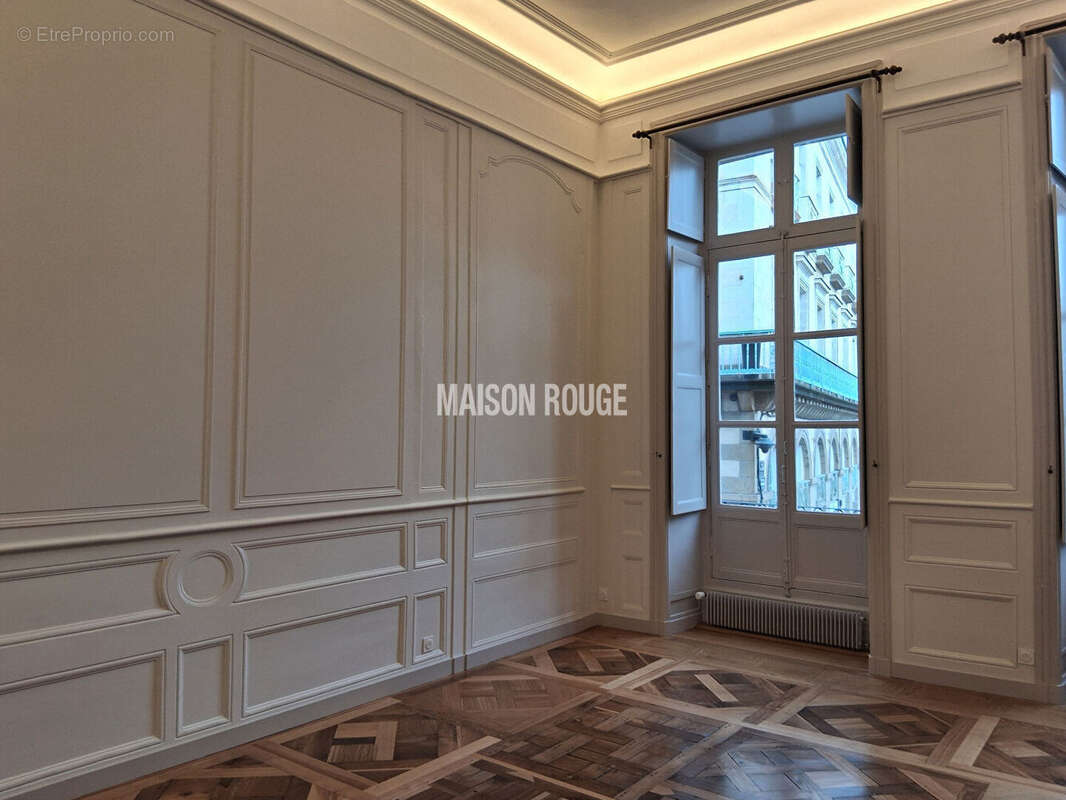 Très bel appartement,186m², 7 pièces, excellent état, à proximité de la cathédrale de Rennes - photo 8