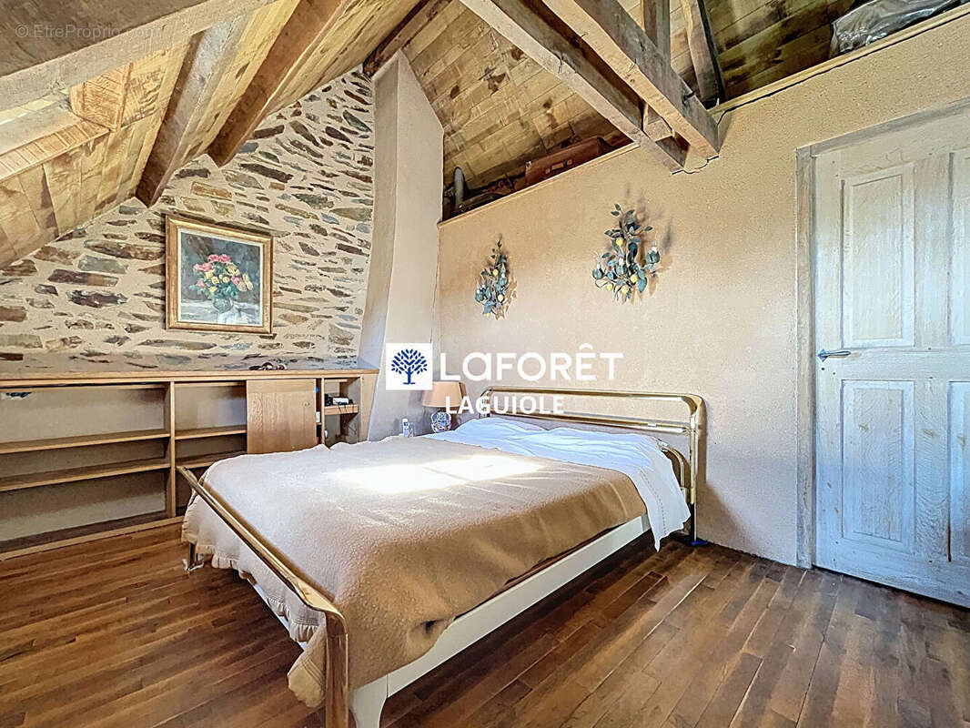 Maison à LACROIX-BARREZ