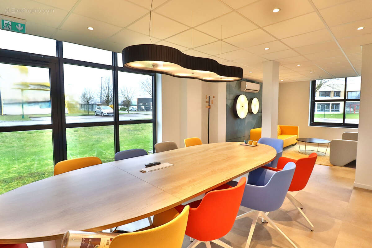 SAINTE-SAVINE Immeuble de bureaux neuf de 385m2, idéal siège social d'entreprise, cabinet comptable ou toutes - photo 11