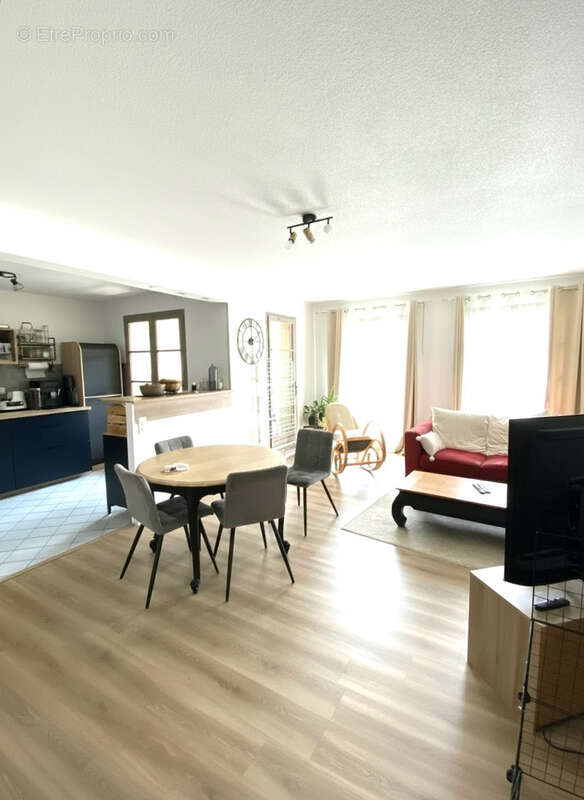 SOUS COMPROMIS : Centre-ville : T3 de 72 m2 avec terrasse et parking privatif - photo 2