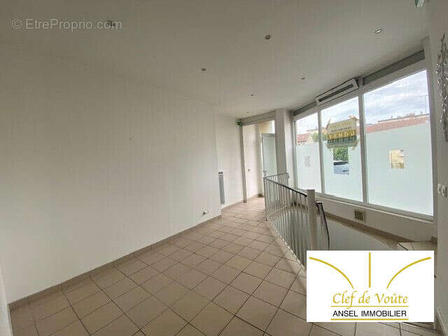 Commerce 68 m² à Rueil-Malmaison  - photo 4