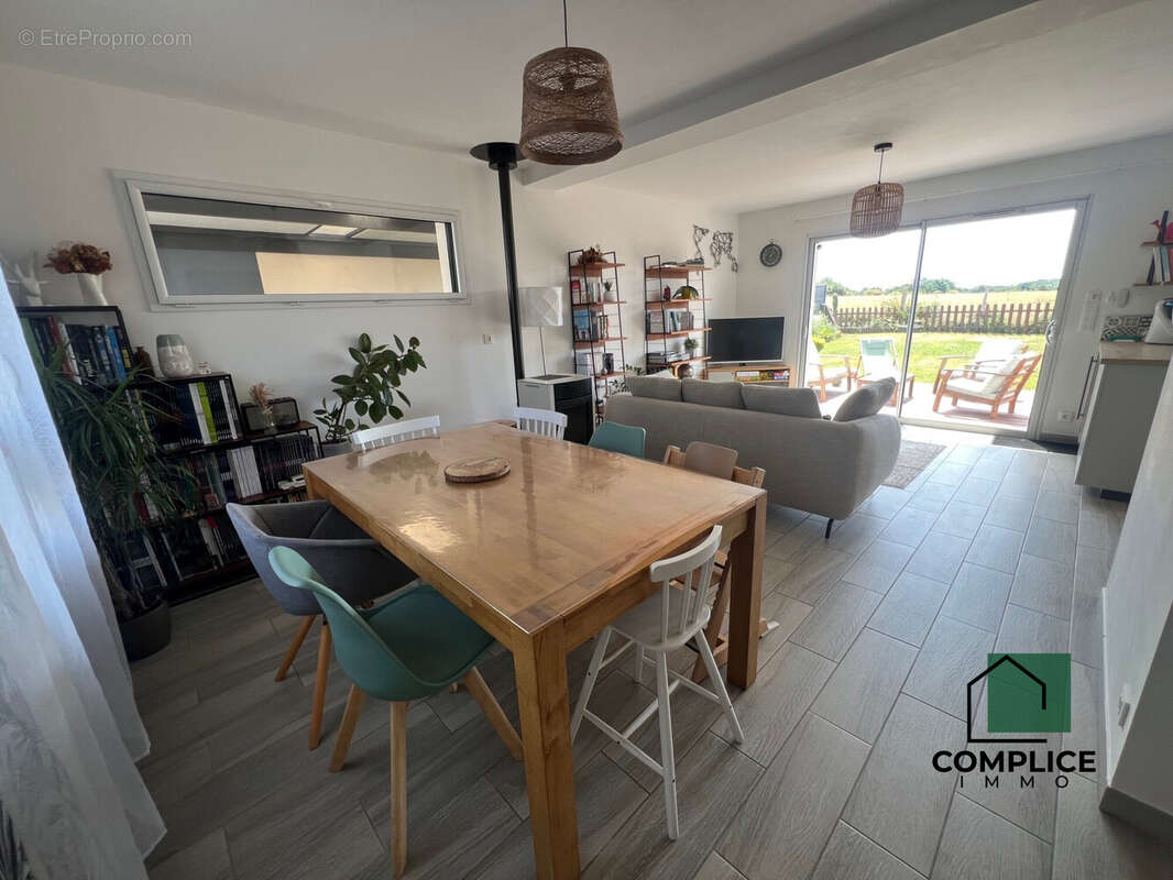 Maison 90 m² à Saint-Etienne-De-Montluc  - photo 5