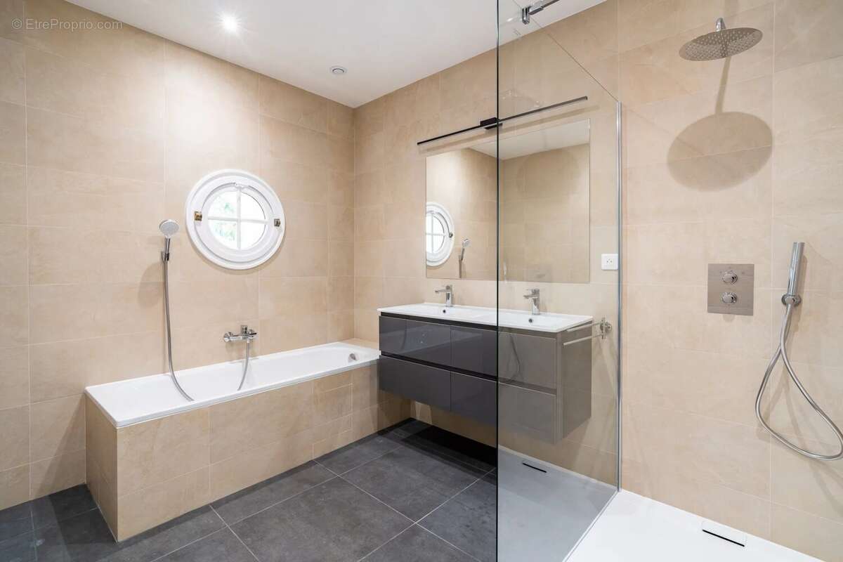 Appartement à SURESNES