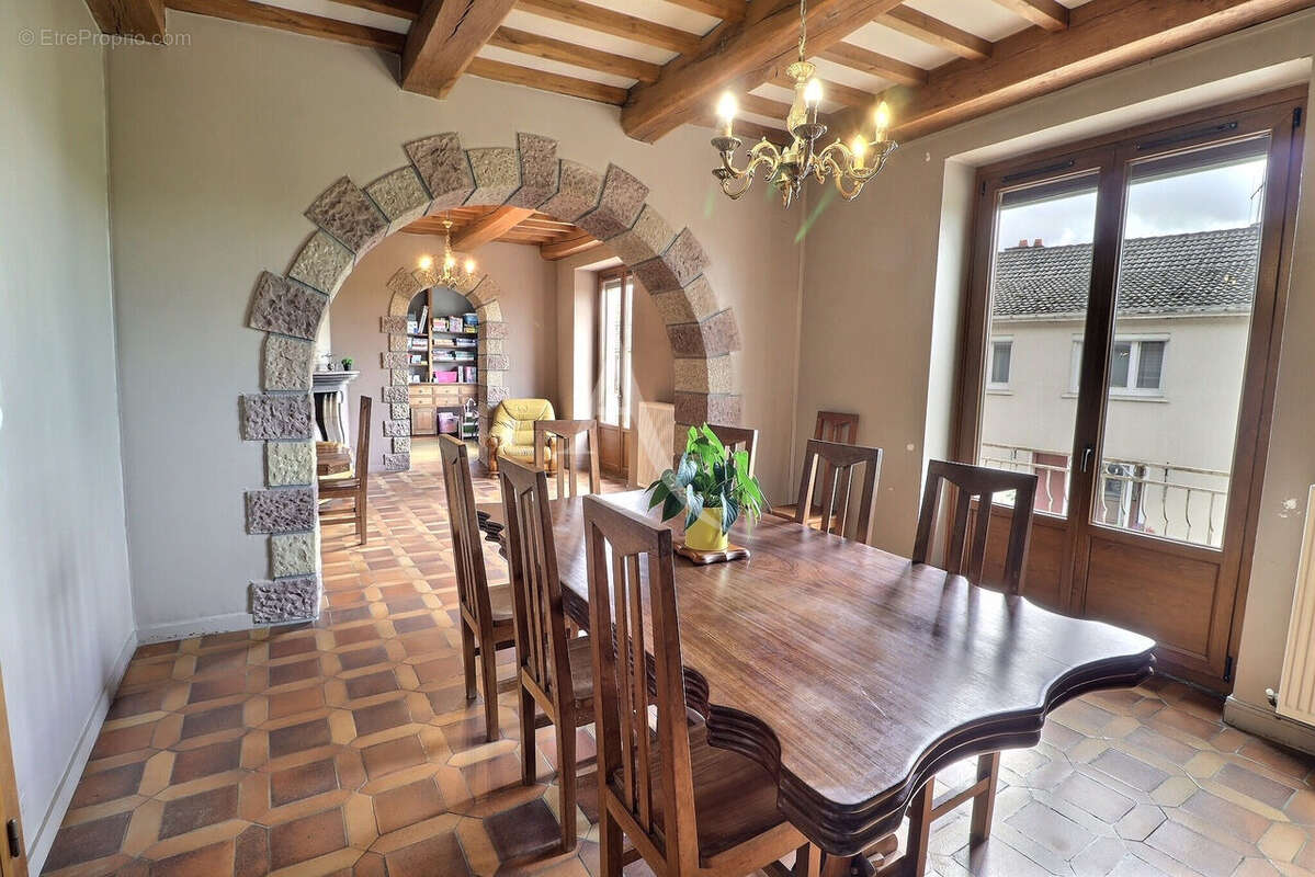 Maison mitoyenne de village avec 5 chambres et plus - photo 2