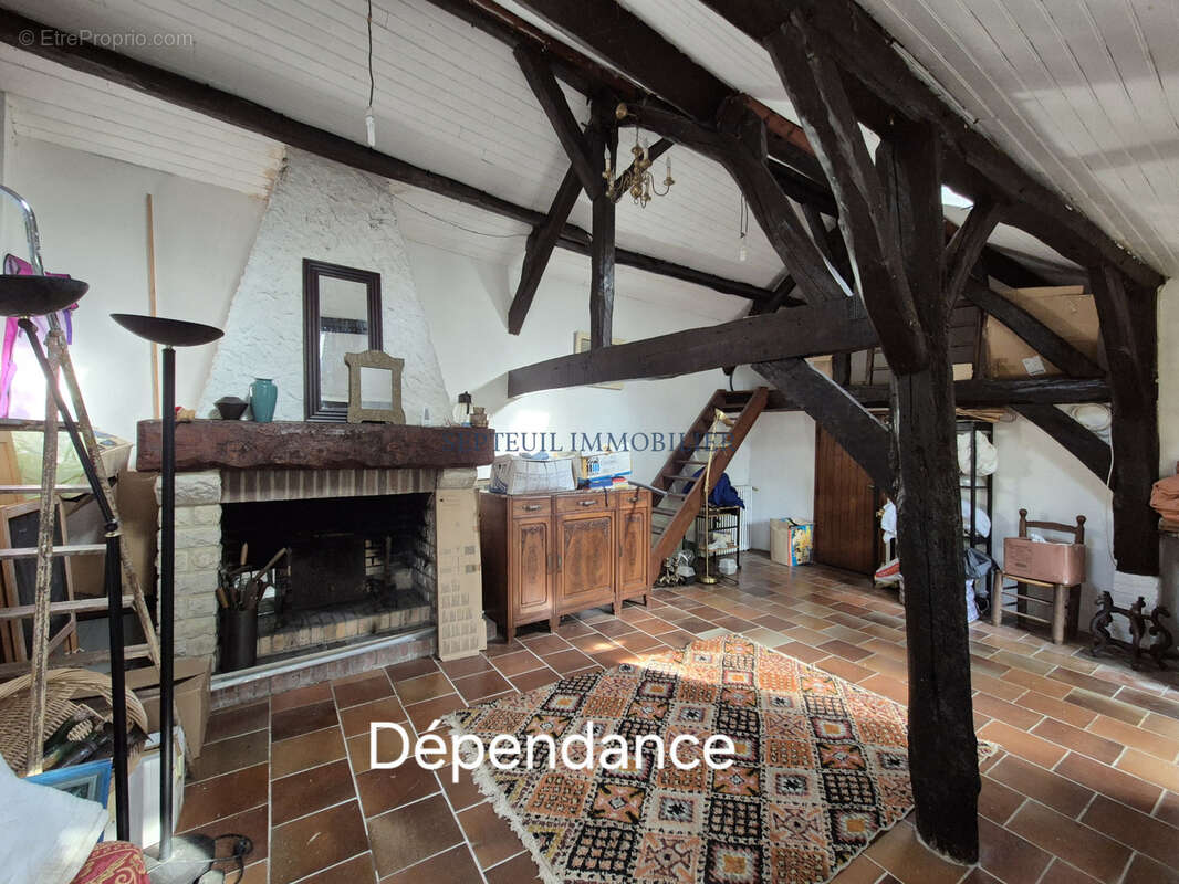 Maison ancienne ancienne avec dépendances. 360 m2 habitables sur 5 790 m2 de terrain. - photo 23