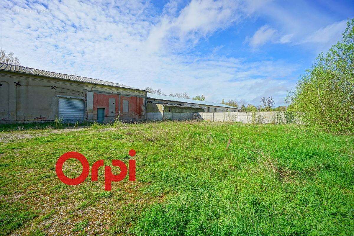 Commerce à MENNEVAL