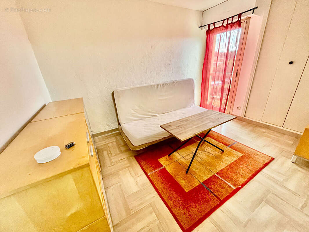 Appartement à VALLAURIS