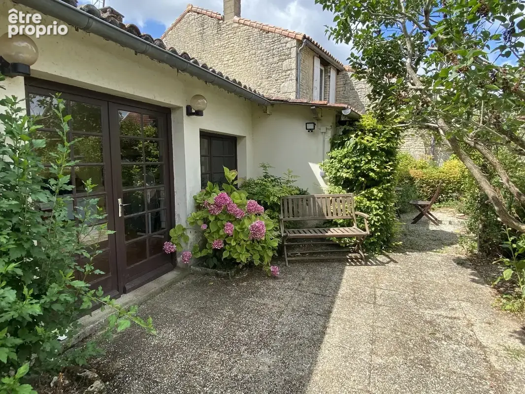 Belle maison de 3 chambres avec piscine creusée, 2 maisons d'amis et possibilité d'en créer une troisième. - photo 18