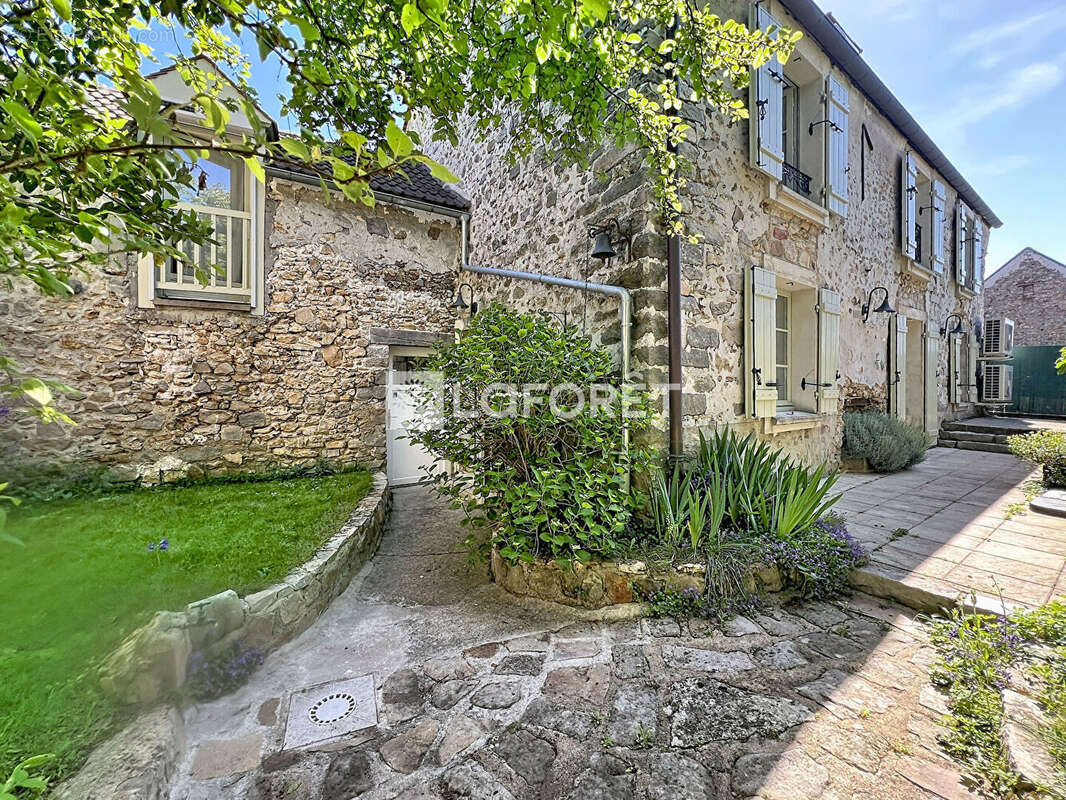 Maison à LINAS