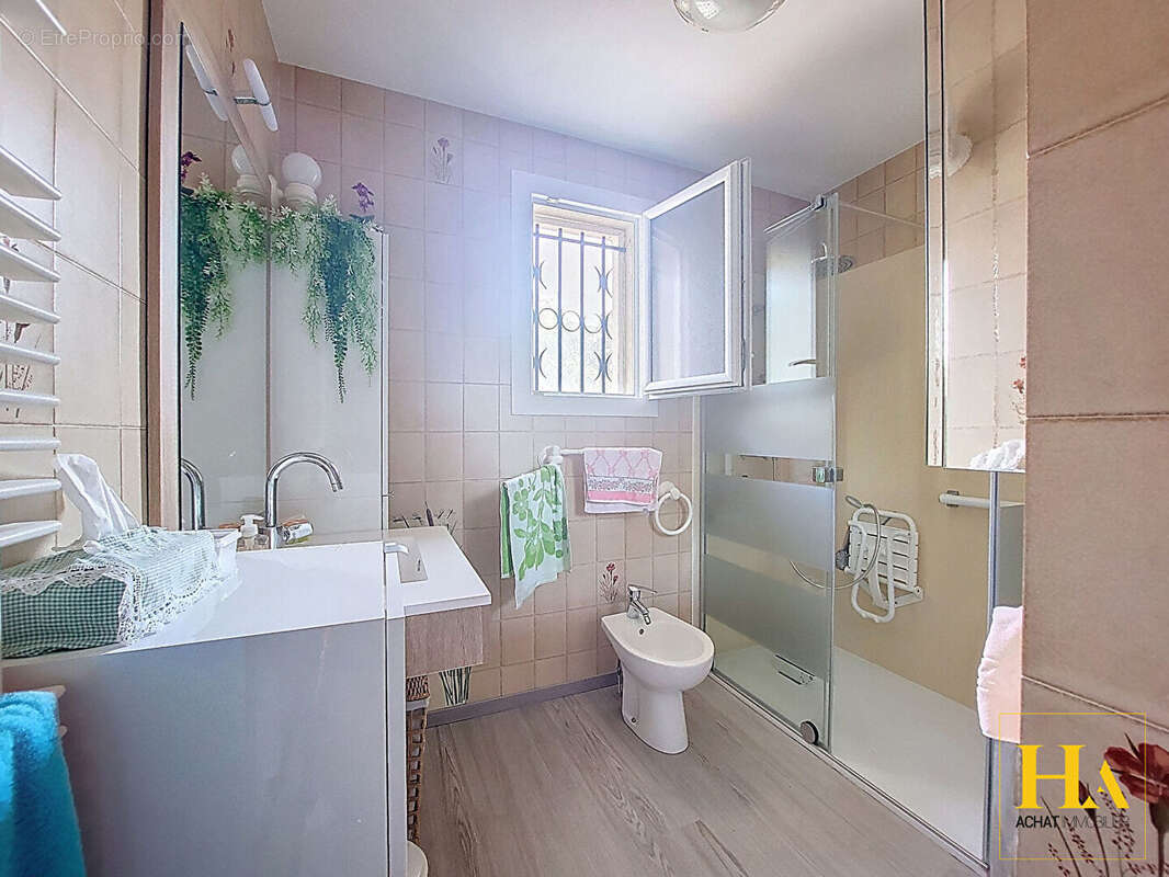 Maison à CHATEAUNEUF-SUR-ISERE