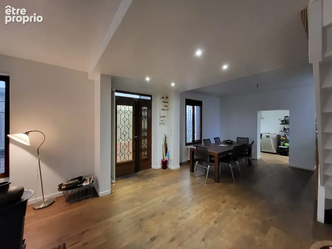 Pièce de vie - vue depuis le salon - Maison à ASNIERES-SUR-SEINE
