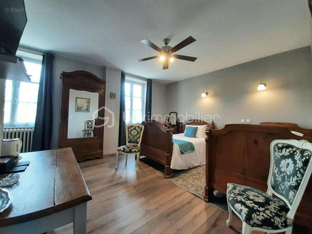 Maison à SAINT-LAURENT-SUR-GORRE