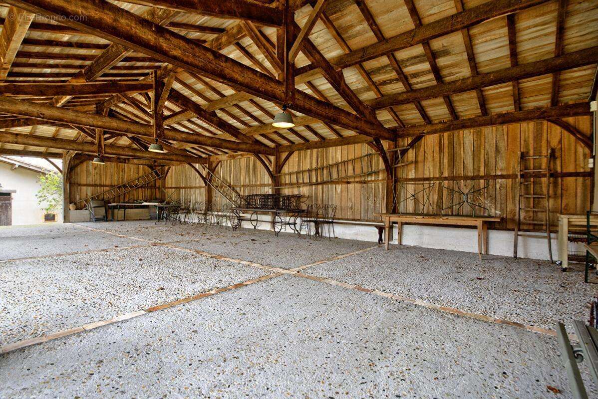 À vendre  Moulin classé du XVI siècle avec chambres d'hôtes et gîte en Charente-Maritime - photo 15