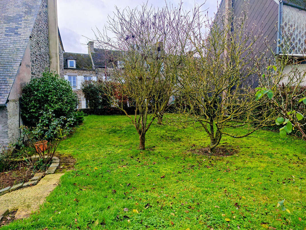 Maison à CONDE-SUR-NOIREAU