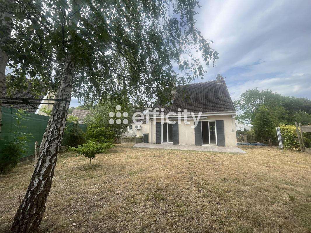 Maison 168 m² à Savigny-Le-Temple  - photo 12