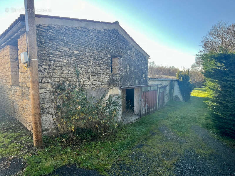 Maison à LE GUE-DE-VELLUIRE