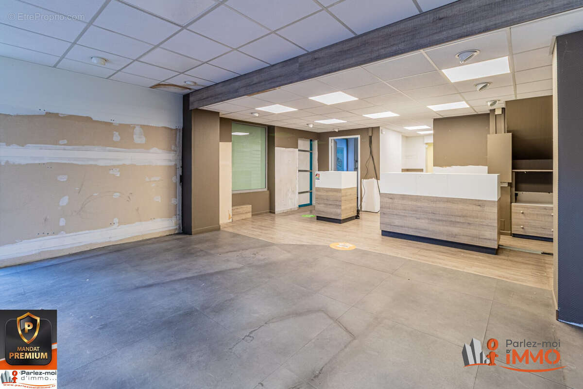 Commerce à CHASSELAY