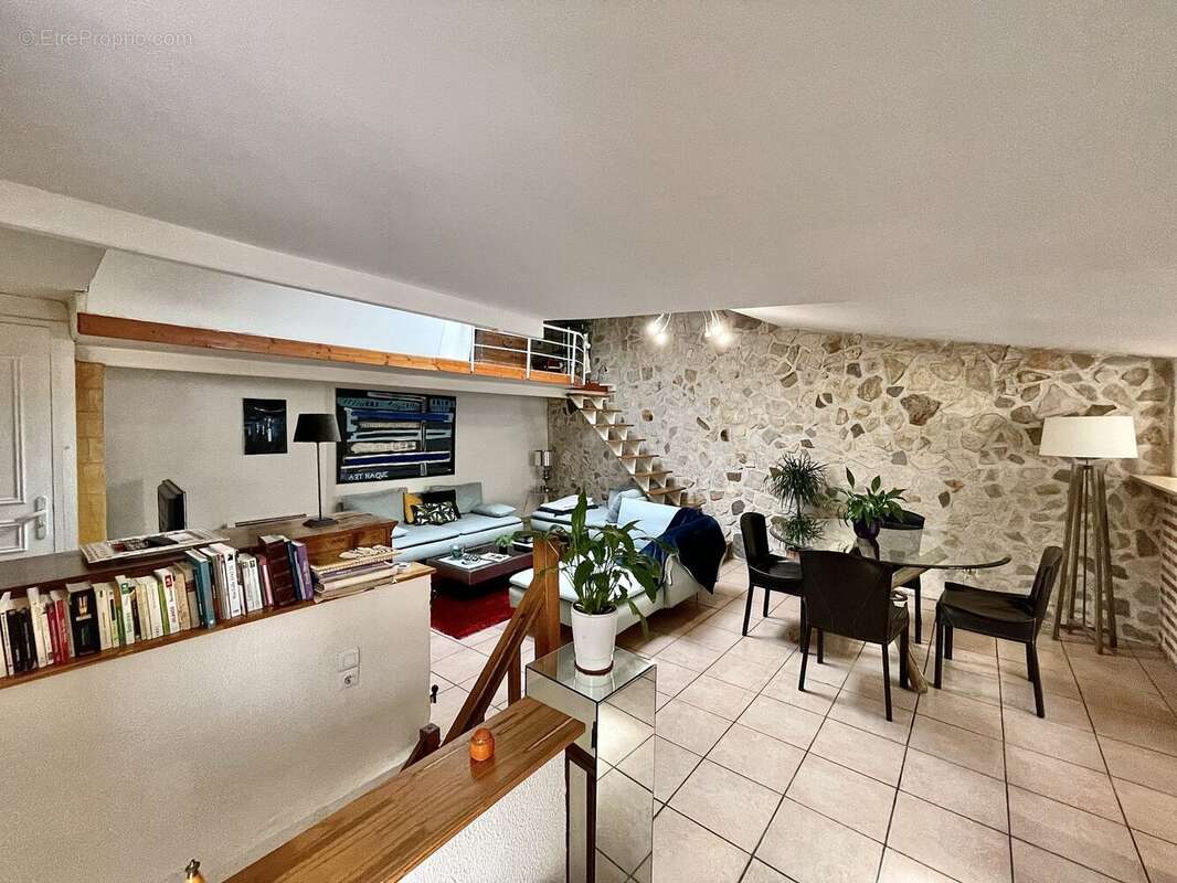 Maison à SAINT-THIBERY