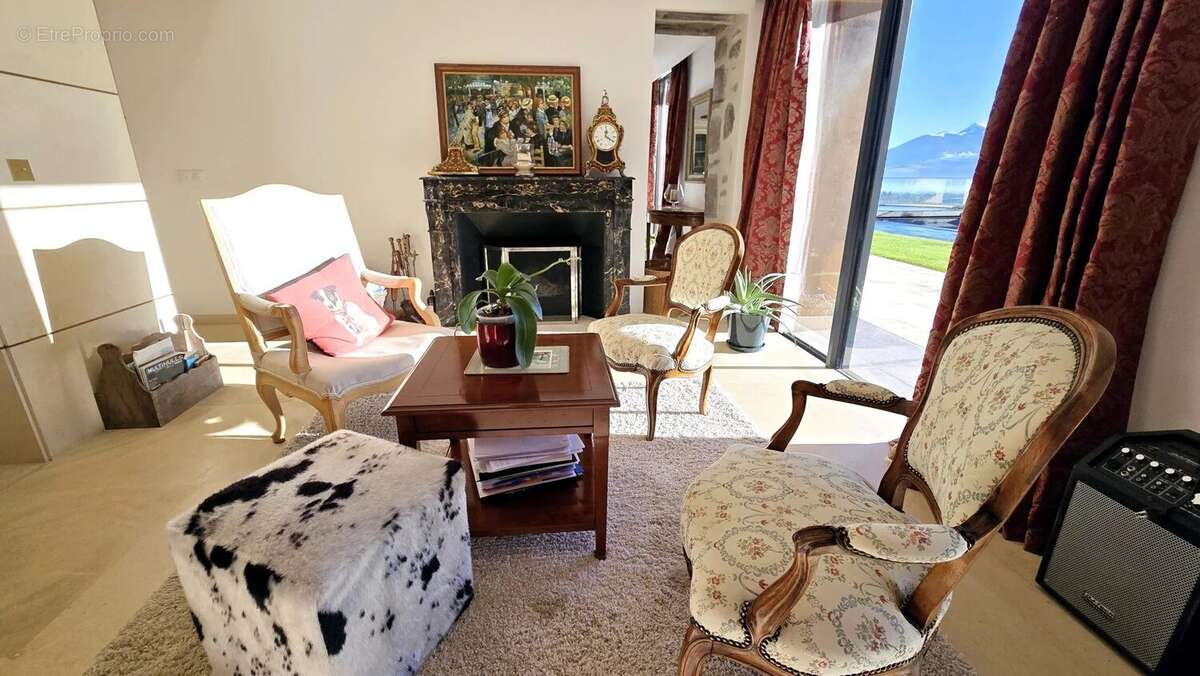 Maison à PERS-JUSSY