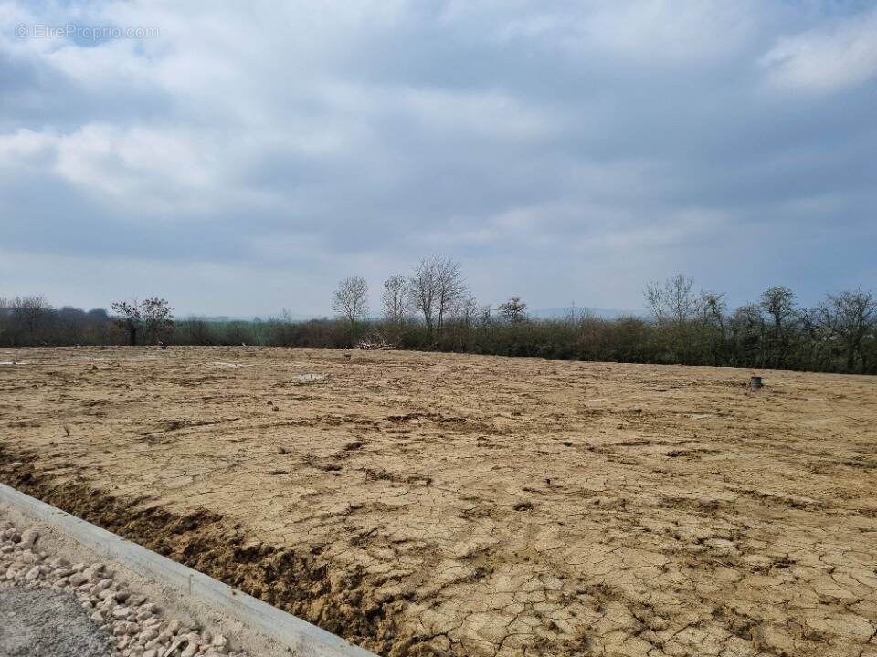 Terrain à VERNY