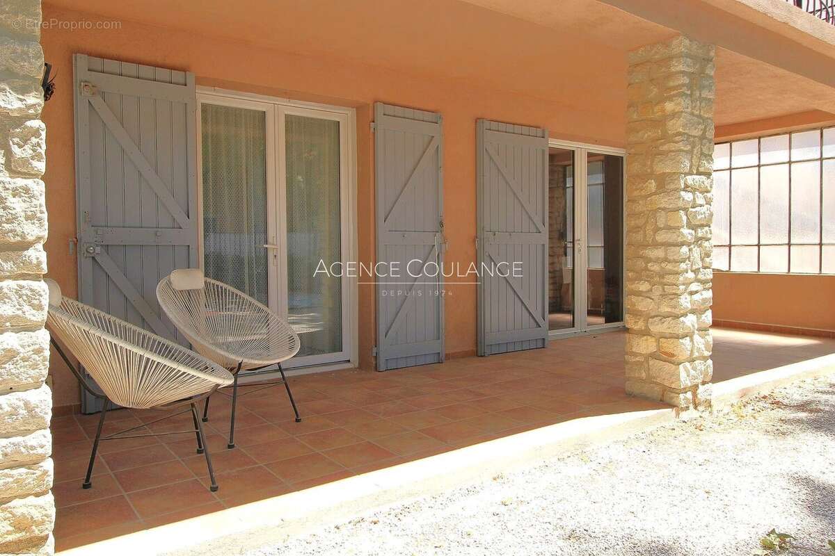 Appartement à SAINT-CYR-SUR-MER