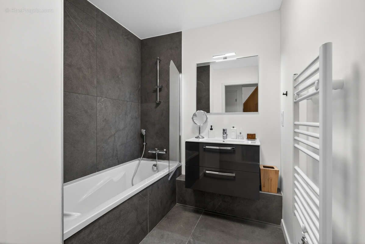 Appartement à CHALLES-LES-EAUX