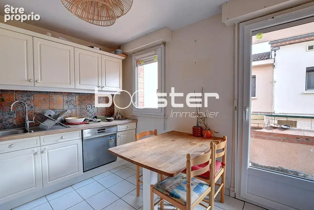 Coeur Saint Agne - Grand T4 lumineux avec balcon et parking - photo 3