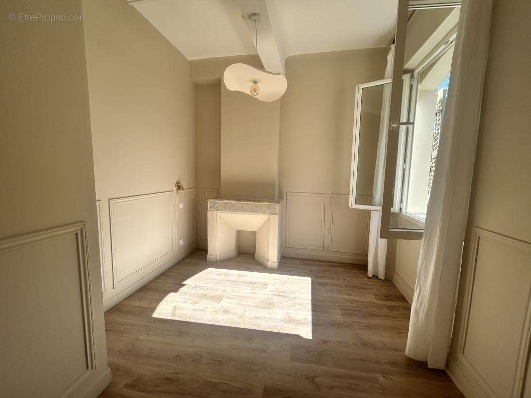 Appartement à MARSEILLE-1E