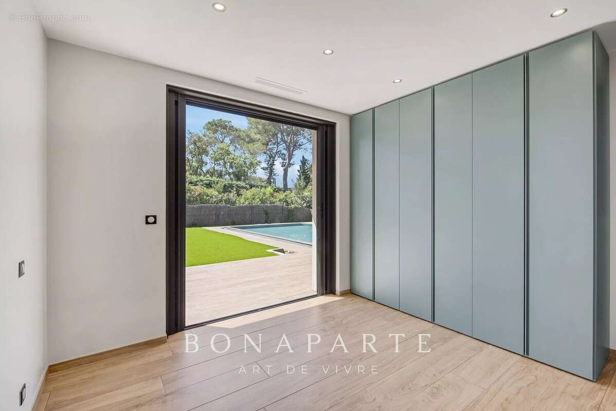 EXCLUSIVITÉ – Villa contemporaine de 330m² à très haute performance énergétique - photo 12
