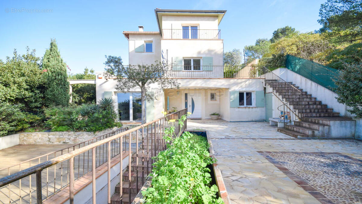 Maison T7 + T2 ind. + 2 Garages + Piscine 13009 Marseille - Maison à MARSEILLE-9E