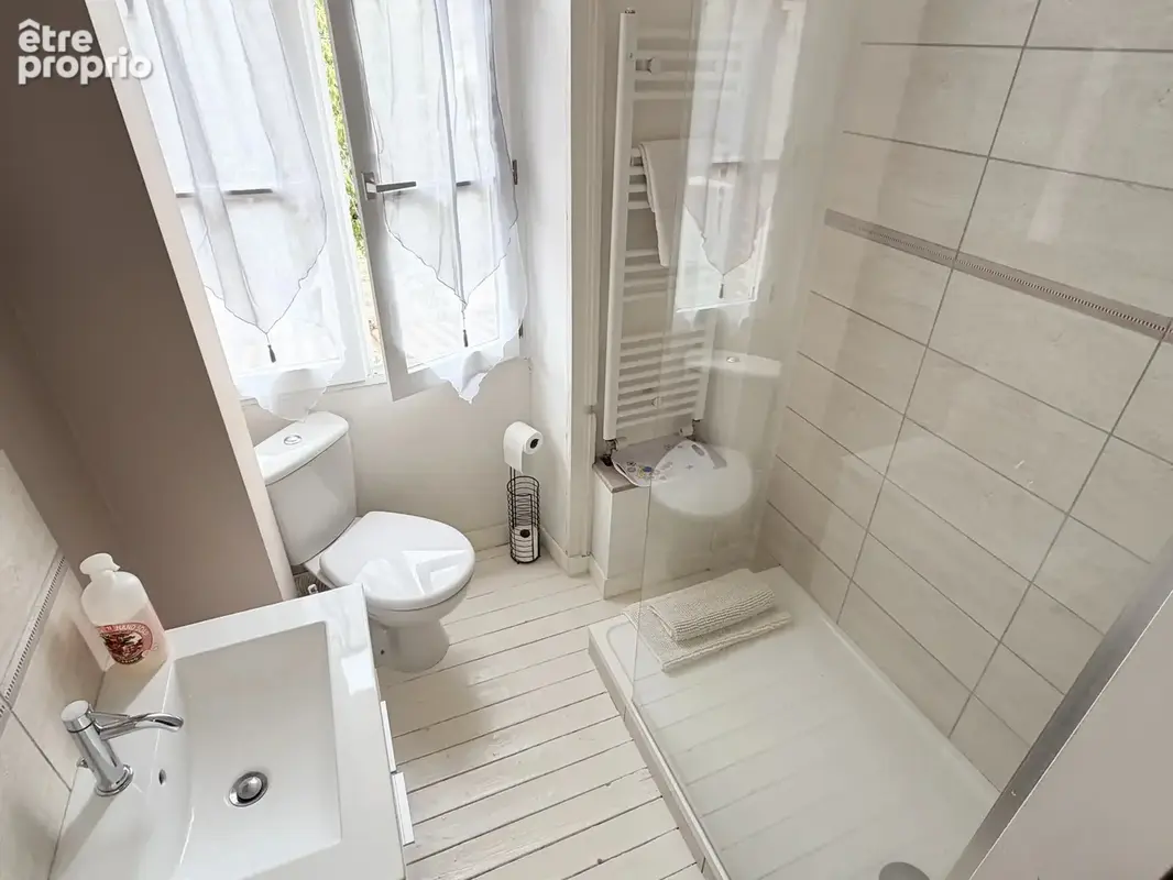 Grande maison rénovée au cœur d'une ville animée dotée d'une gare - photo 6
