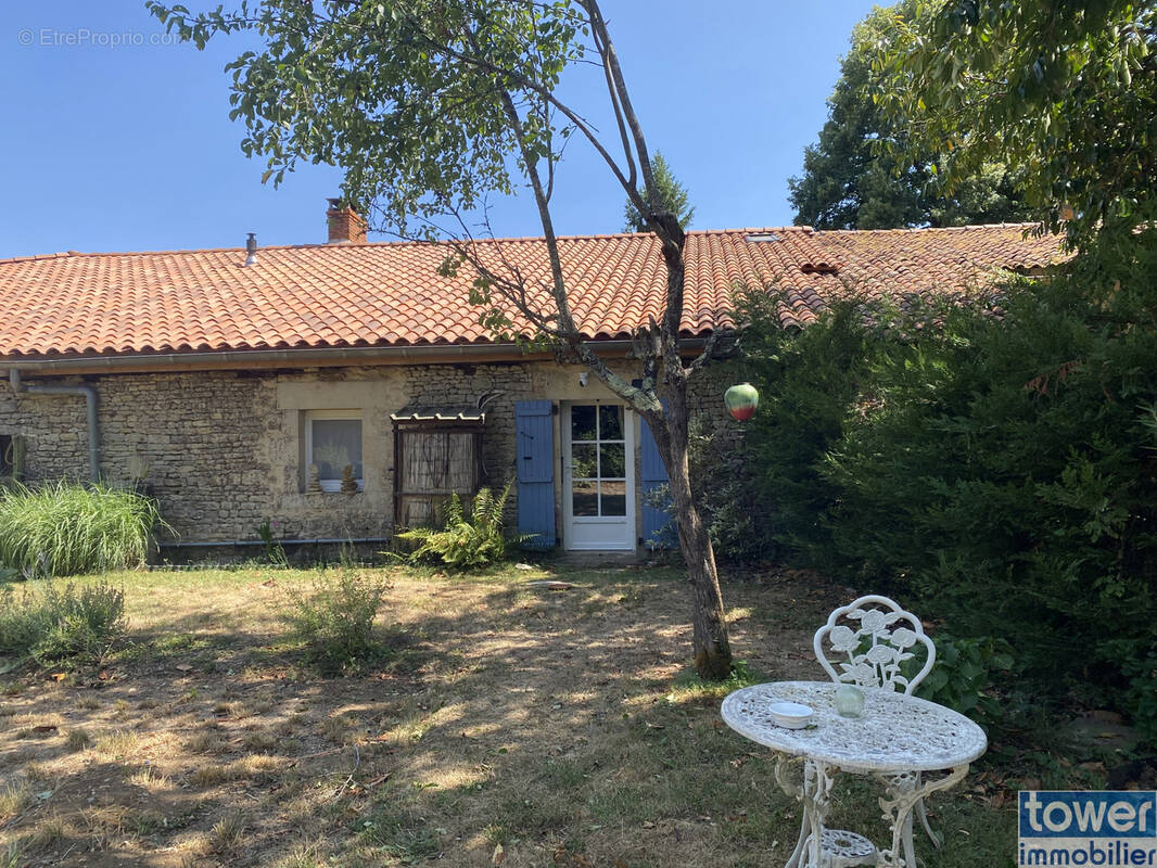 Maison à BENEST