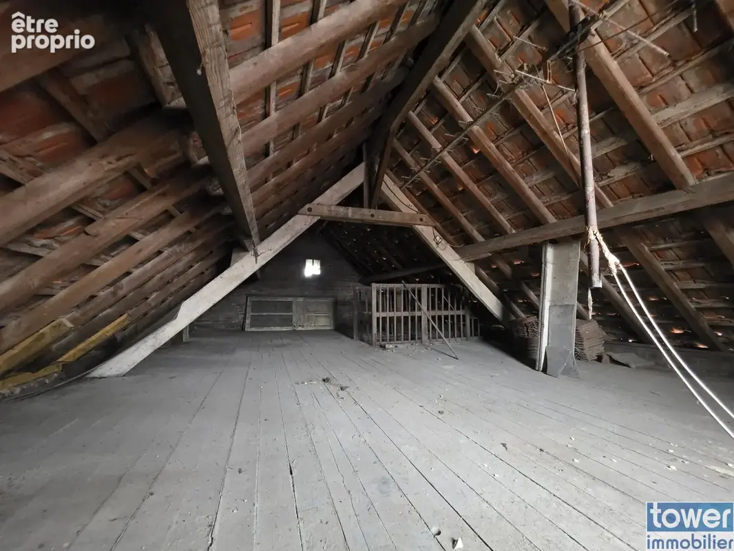 Maison à rénover de 97,8 m2 avec grand garage de 46 m2 et cour : un beau potentiel à saisir ! - photo 1