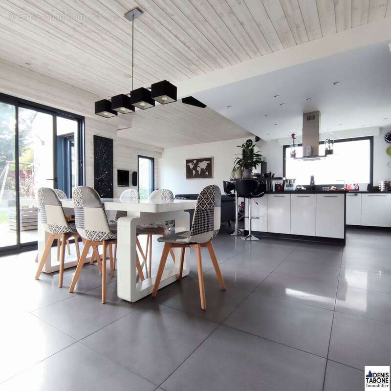 Maison à MONTLIGNON