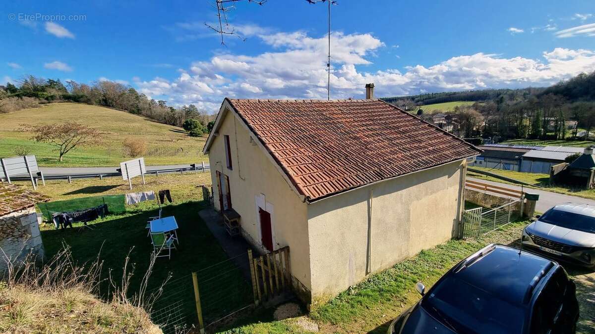 Maison à DOUVILLE