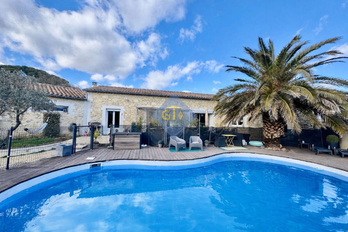 Maison à LAUDUN-L'ARDOISE