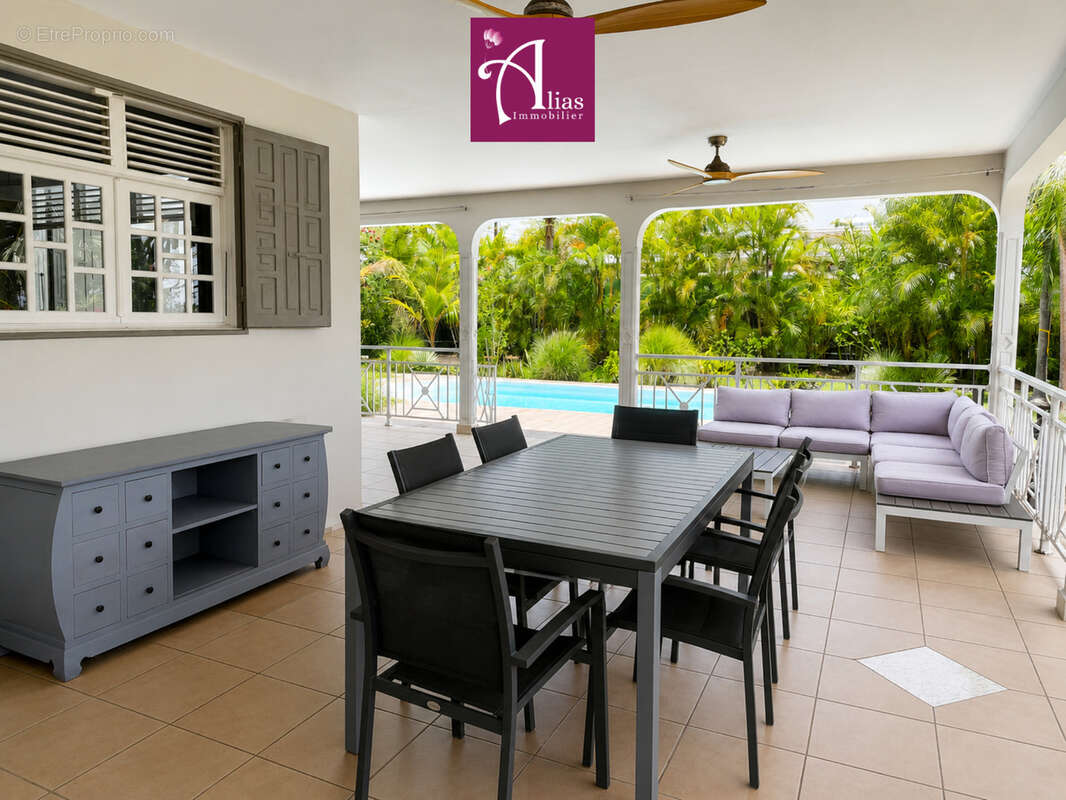 Maison à BAIE-MAHAULT