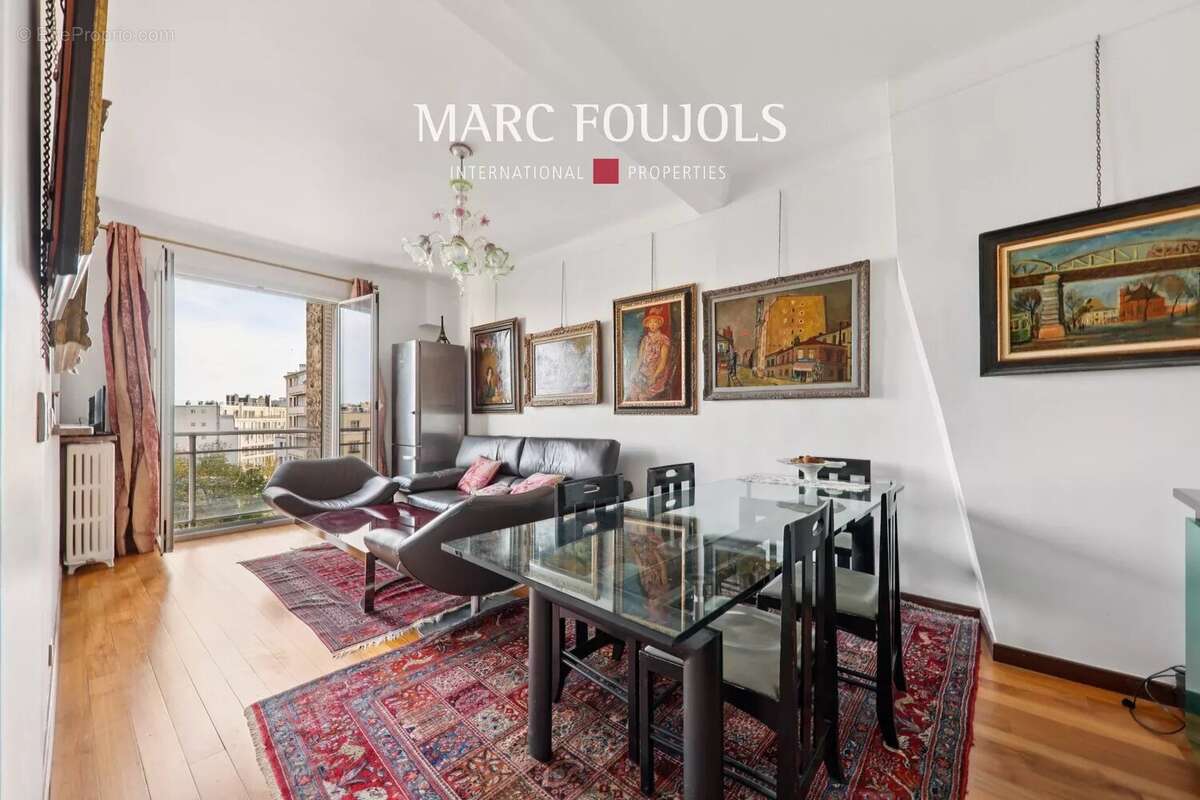 Appartement à PARIS-16E