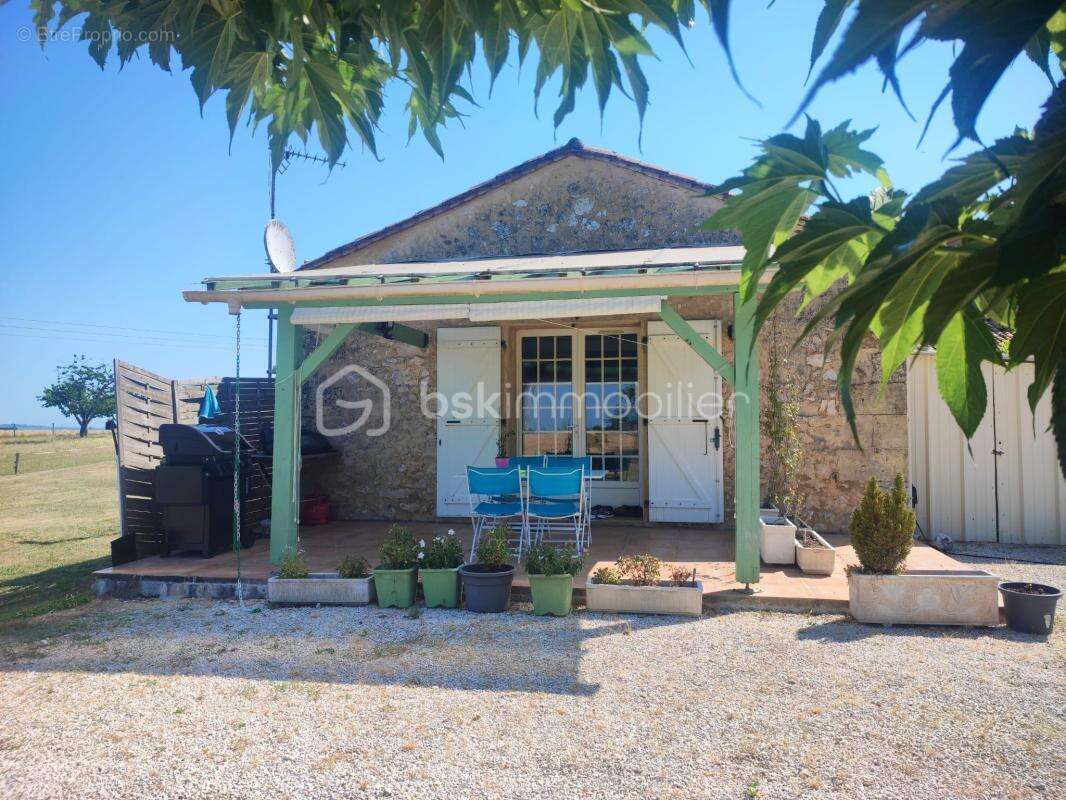 Investissement locatif à Bergerac : 4 maisons, dépendances et terrain constructible - photo 3