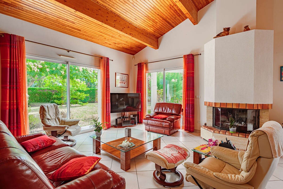 Saubrigues : Maison de plain-pied avec piscine sur 1.500 m² de terrain - photo 4