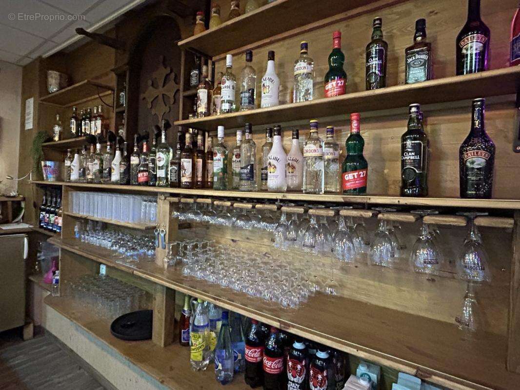 Commerce à L'AIGUILLON