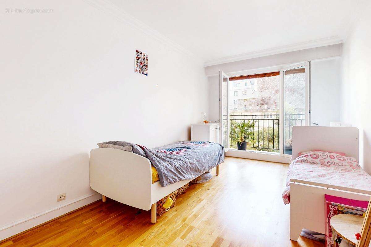 Appartement à PARIS-7E