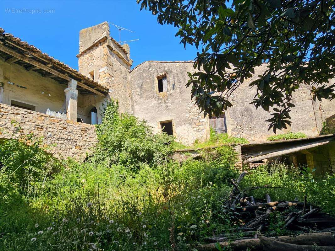 À Vendre proche d'Uzès maison de village à rénover - photo 2