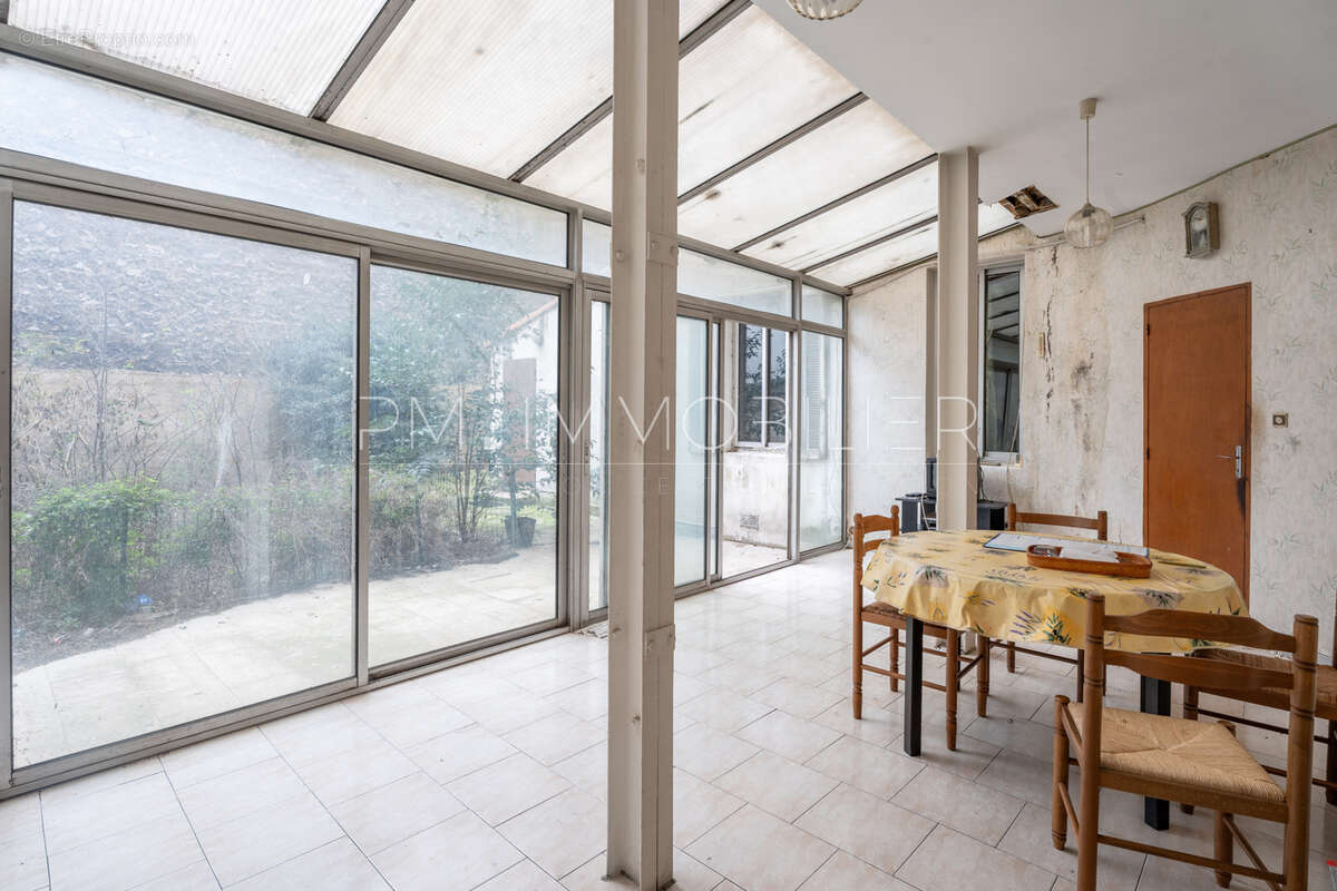 Appartement à MARSEILLE-4E