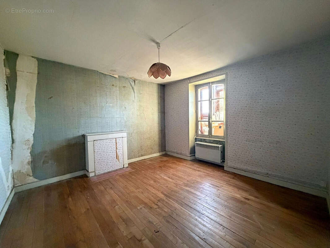 Maison à CHATEAUPONSAC