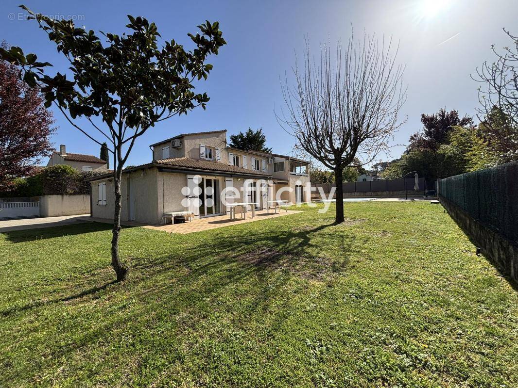 Maison à SIMIANE-COLLONGUE