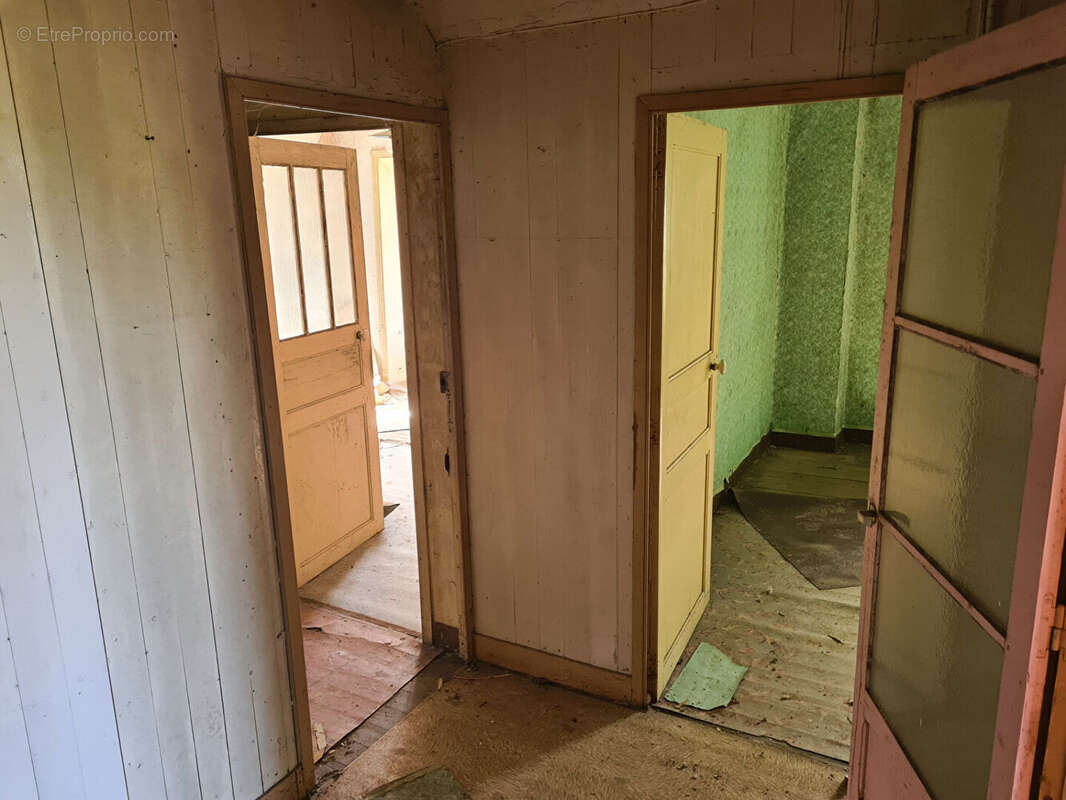 Maison à MENIL-HERMEI